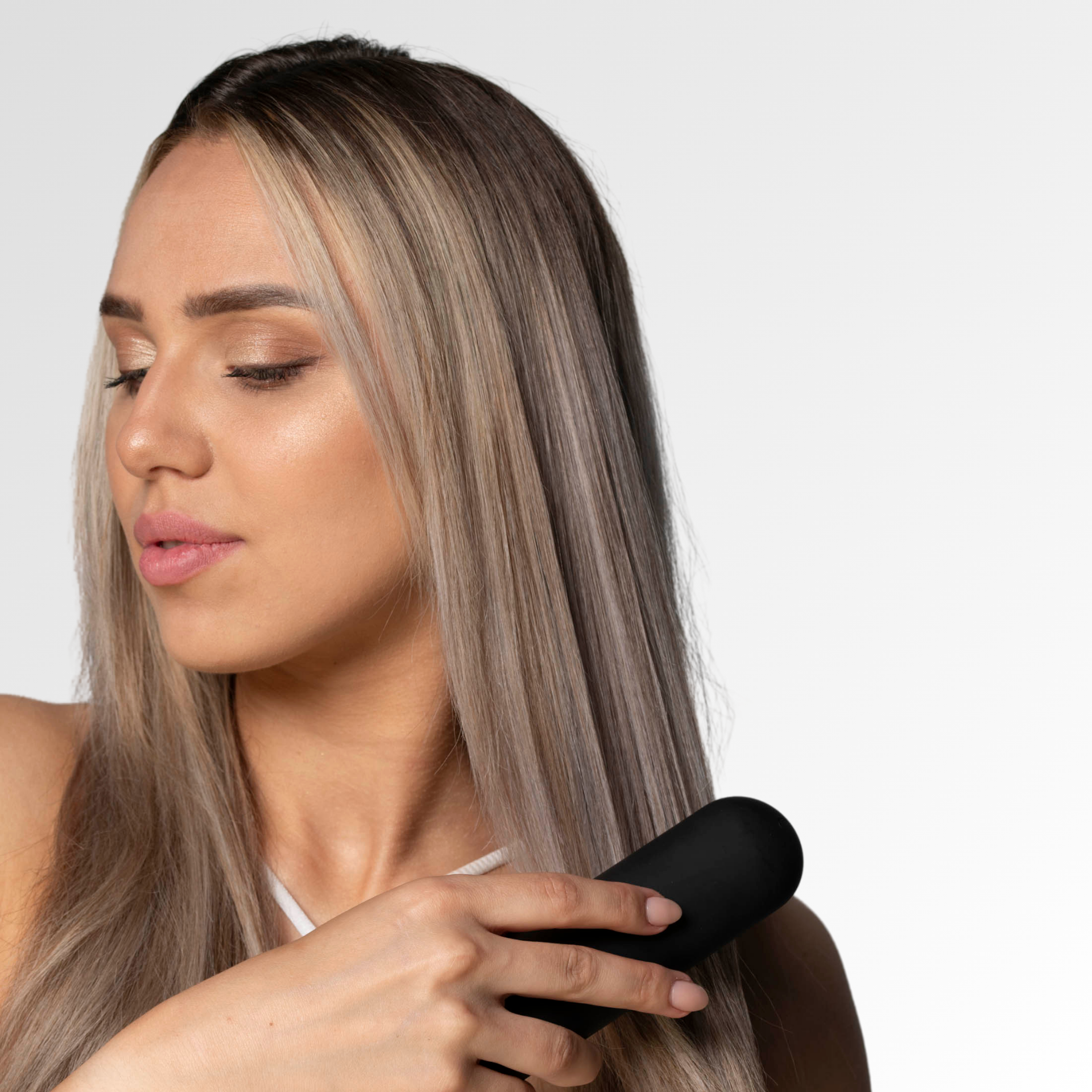 Whipl™ Go! - portable straightening brush